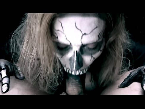 ❤️ Demoniczna dziewczyna ssąca kutasa swoimi czarnymi ustami i połykająca spermę. ️❌ Just porn at us ☑